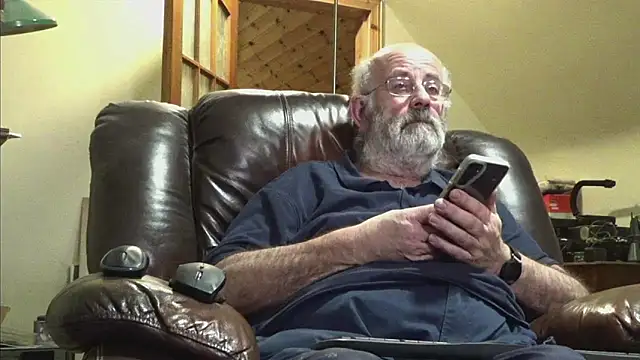 Snapshot of janzer13 chatting on 11/17/25, 07:08 janzer13 online show from 11/17/25, 07:08