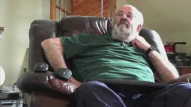 Snapshot of janzer13 chatting on 11/22/25, 01:54 janzer13 online show from 11/22/25, 01:54