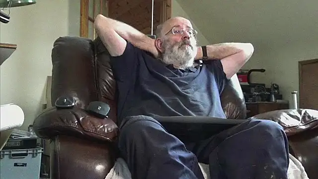 Snapshot of janzer13 chatting on 12/18/25, 01:39 janzer13 online show from 12/18/25, 01:39