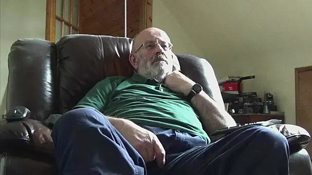 Snapshot of janzer13 chatting on 03/05/26, 02:02 janzer13 online show from 03/05/26, 02:02