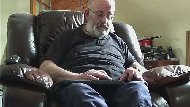 Snapshot of janzer13 chatting on 03/26/26, 01:49 janzer13 online show from 03/26/26, 01:49