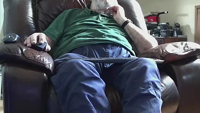 Snapshot of janzer13 chatting on 03/27/26, 02:39 janzer13 online show from 03/27/26, 02:39