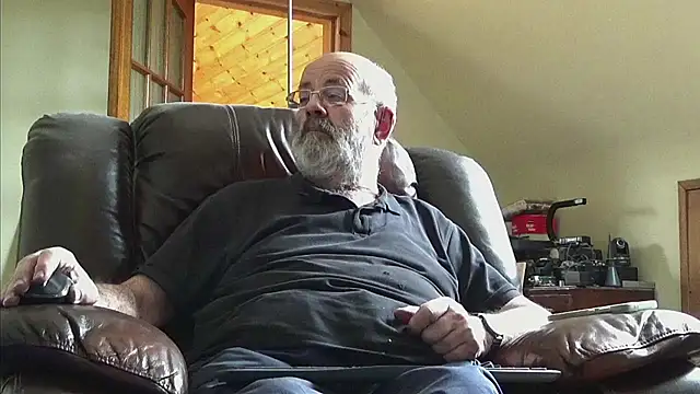 Snapshot of janzer13 chatting on 03/31/26, 01:11 janzer13 online show from 03/31/26, 01:11