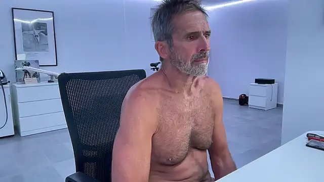 Snapshot of cumwithbrad chatting on 09/19/25, 02:29 cumwithbrad online show from 09/19/25, 02:29