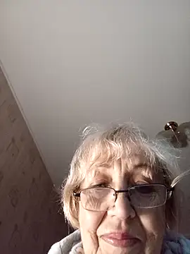 Snapshot of Anatolia5961 chatting on 10/31/25, 04:24 Anatolia5961 online show from 10/31/25, 04:24