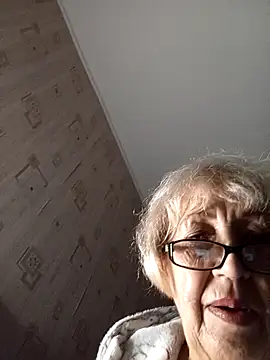 Snapshot of Anatolia5961 chatting on 11/15/25, 04:10 Anatolia5961 online show from 11/15/25, 04:10