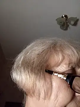 Snapshot of Anatolia5961 chatting on 11/17/25, 04:13 Anatolia5961 online show from 11/17/25, 04:13