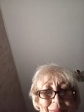 Snapshot of Anatolia5961 chatting on 11/22/25, 02:10 Anatolia5961 online show from 11/22/25, 02:10