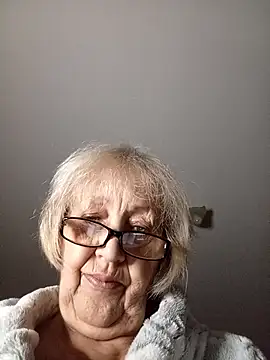 Snapshot of Anatolia5961 chatting on 12/14/25, 02:11 Anatolia5961 online show from 12/14/25, 02:11