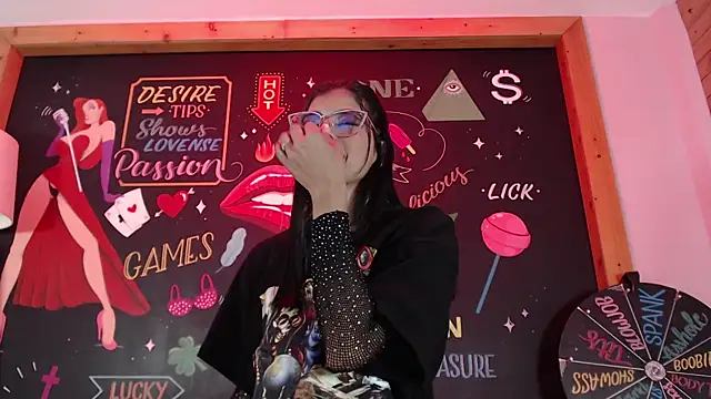 Lola Pierce online show from 11/11/25, 12:05