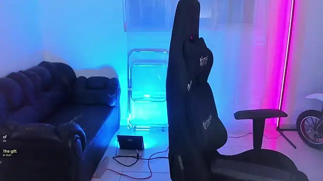 Snapshot of Aishelyng chatting on 09/26/25, 12:25 Aishelyng online show from 09/26/25, 12:25