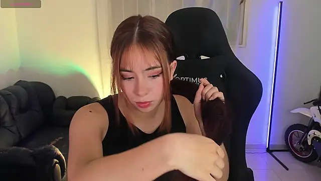 Snapshot of Aishelyng chatting on 11/27/25, 04:03 Aishelyng online show from 11/27/25, 04:03