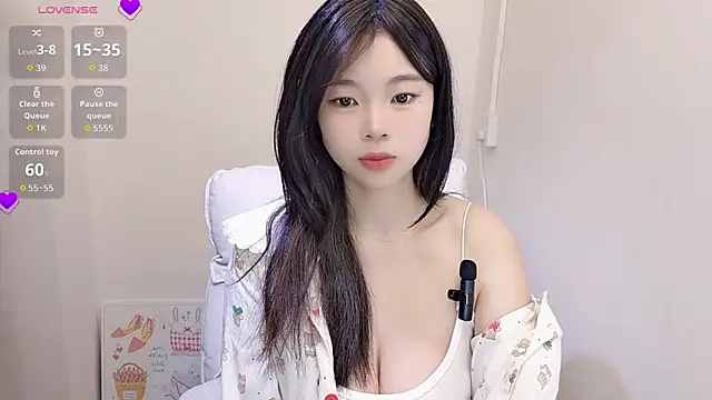 Snapshot of 9aunatiis chatting on 11/13/25, 01:04 9aunatiis online show from 11/13/25, 01:04