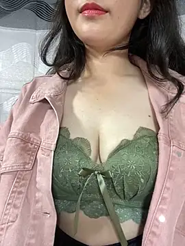 Snapshot of Linda288 chatting on 09/19/25, 02:40 Linda288 online show from 09/19/25, 02:40