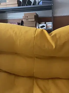 Snapshot of Linda288 chatting on 10/24/25, 04:53 Linda288 online show from 10/24/25, 04:53