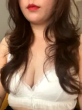 Snapshot of Linda288 chatting on 11/06/25, 05:30 Linda288 online show from 11/06/25, 05:30