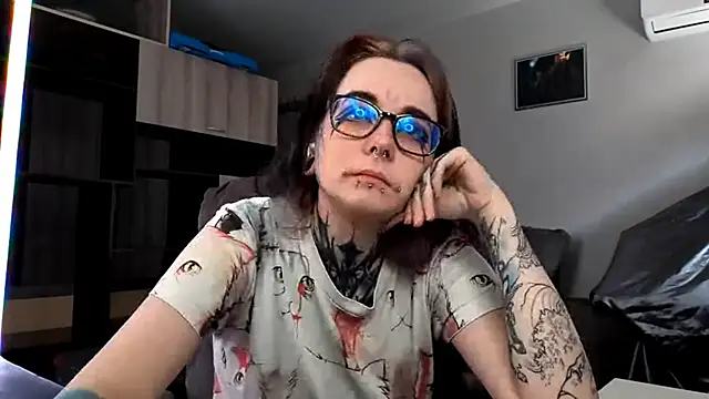 HighelikeGirl online show from 10/02/25, 08:32