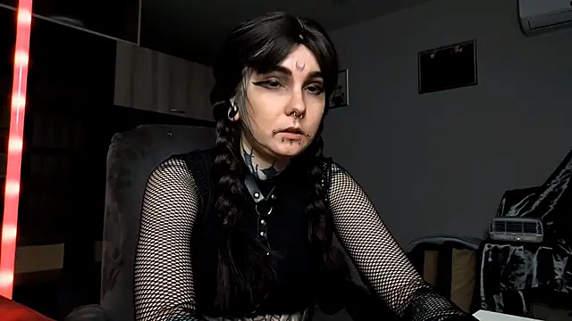 HighelikeGirl online show from 10/13/25, 12:16