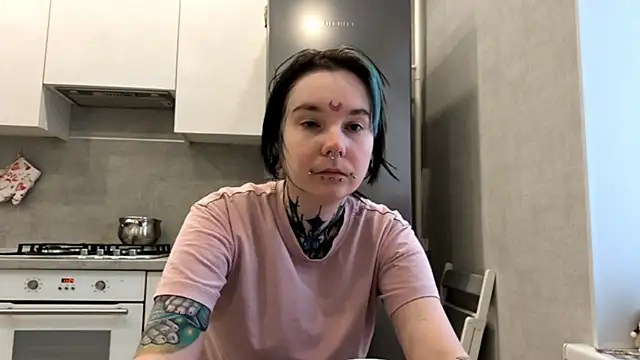 Snapshot of HighelikeGirl chatting on 02/17/26, 06:10 HighelikeGirl online show from 02/17/26, 06:10