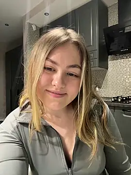 Snapshot of SunshineEmma chatting on 03/24/26, 11:21 SunshineEmma online show from 03/24/26, 11:21