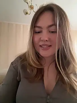 Snapshot of SunshineEmma chatting on 04/26/26, 05:43 SunshineEmma online show from 04/26/26, 05:43