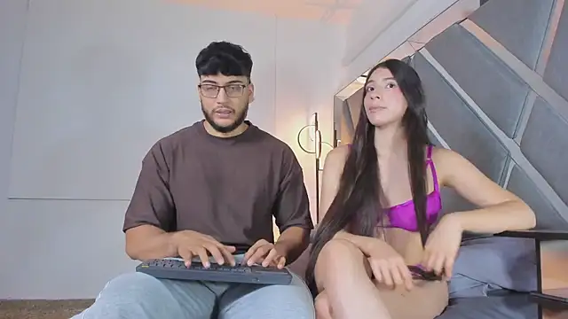 Snapshot of MikeandLucy chatting on 09/10/25, 01:00 MikeandLucy online show from 09/10/25, 01:00