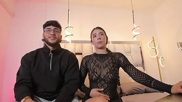 Snapshot of MikeandLucy chatting on 09/13/25, 06:13 MikeandLucy online show from 09/13/25, 06:13