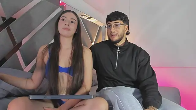 Snapshot of MikeandLucy chatting on 09/18/25, 05:31 MikeandLucy online show from 09/18/25, 05:31