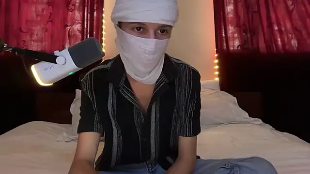 Snapshot of holydirt_luxeno1 chatting on 09/15/25, 10:37 holydirt luxeno1 online show from 09/15/25, 10:37