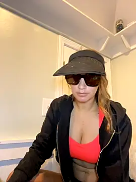 Snapshot of Lilamelon chatting on 09/29/25, 01:44 Lilamelon online show from 09/29/25, 01:44