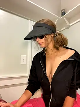 Snapshot of Lilamelon chatting on 10/06/25, 01:14 Lilamelon online show from 10/06/25, 01:14