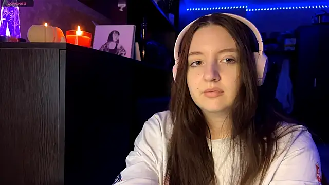 LauretteRagar online show from 10/28/25, 06:10