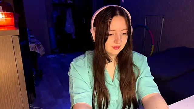 LauretteRagar online show from 10/30/25, 05:24