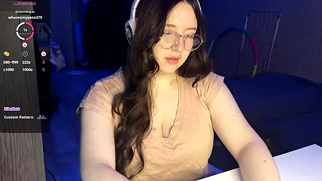 LauretteRagar online show from 11/11/25, 06:19