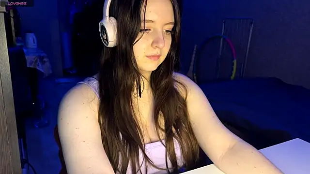 LauretteRagar online show from 11/21/25, 05:11