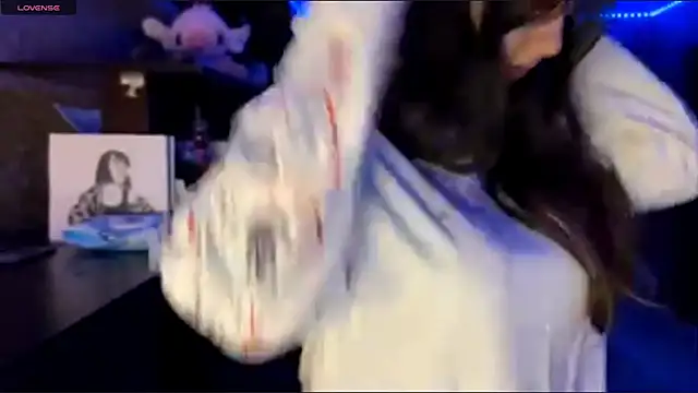 LauretteRagar online show from 11/26/25, 05:14