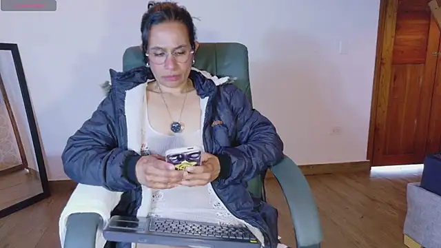 Vanessa 7  online show from 02/17/26, 09:43