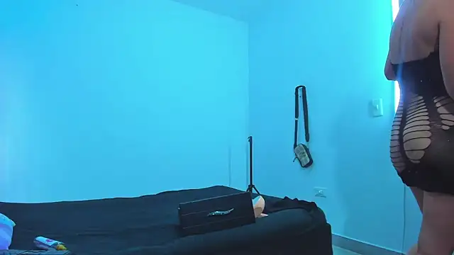 Snapshot of dereck_and_julie chatting on 12/05/25, 06:48 dereck and julie online show from 12/05/25, 06:48