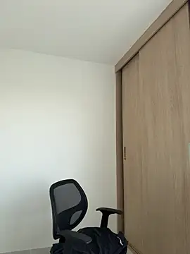 LauraCatalina online show from 10/24/25, 12:01