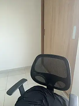 LauraCatalina online show from 10/29/25, 12:07