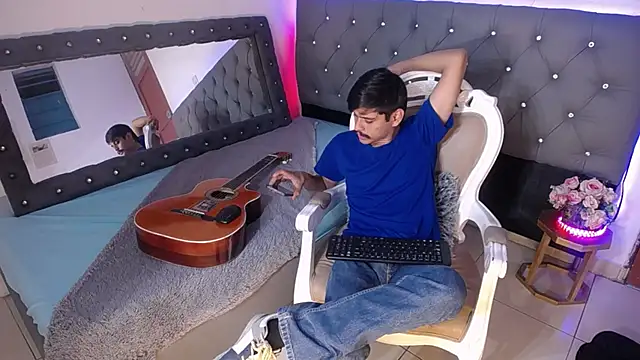 Snapshot of Charlie_Cock_ chatting on 09/09/25, 03:39 Charlie Cock online show from 09/09/25, 03:39