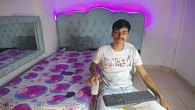 Snapshot of Charlie_Cock_ chatting on 09/12/25, 04:34 Charlie Cock online show from 09/12/25, 04:34