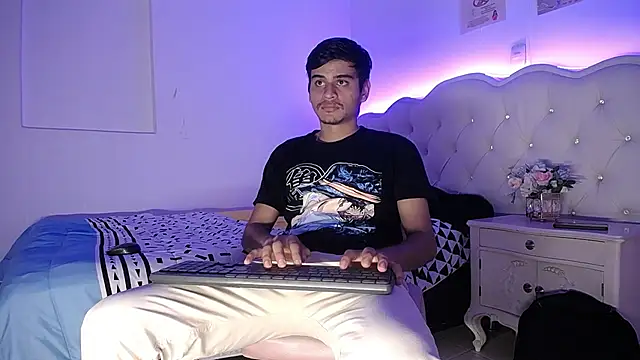 Snapshot of Charlie_Cock_ chatting on 10/02/25, 04:19 Charlie Cock online show from 10/02/25, 04:19