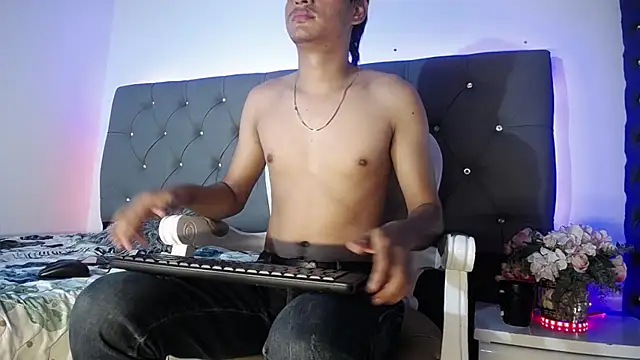 Snapshot of Charlie_Cock_ chatting on 10/16/25, 07:37 Charlie Cock online show from 10/16/25, 07:37