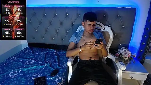 Snapshot of Charlie_Cock_ chatting on 10/28/25, 03:21 Charlie Cock online show from 10/28/25, 03:21