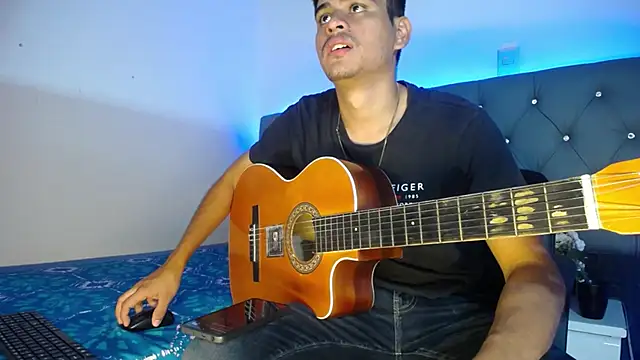 Snapshot of Charlie_Cock_ chatting on 11/13/25, 04:00 Charlie Cock online show from 11/13/25, 04:00