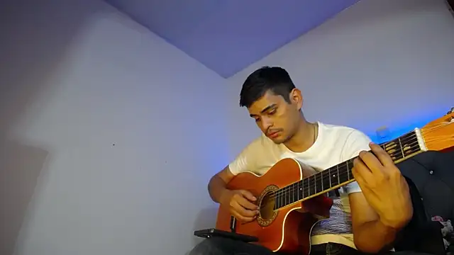 Snapshot of Charlie_Cock_ chatting on 11/15/25, 04:21 Charlie Cock online show from 11/15/25, 04:21