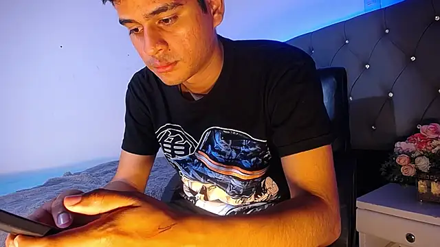 Snapshot of Charlie_Cock_ chatting on 11/21/25, 04:00 Charlie Cock online show from 11/21/25, 04:00