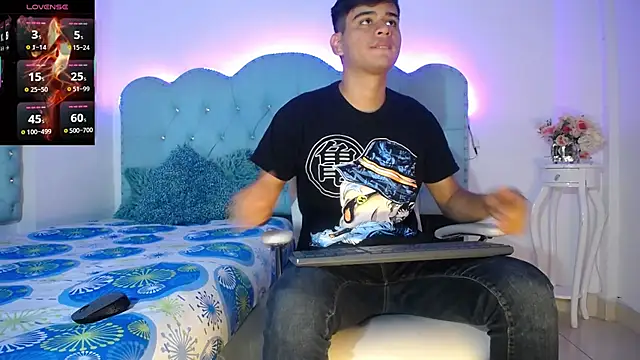 Snapshot of Charlie_Cock_ chatting on 12/17/25, 03:56 Charlie Cock online show from 12/17/25, 03:56