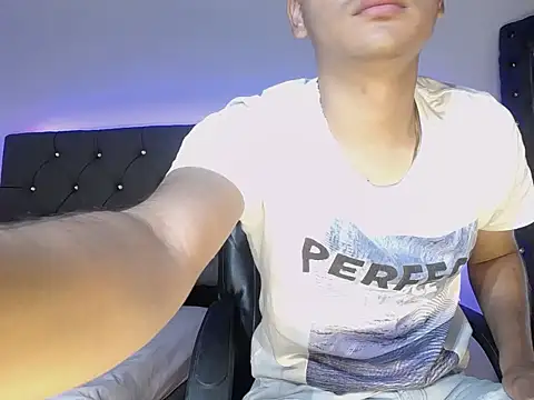 Snapshot of Charlie_Cock_ chatting on 12/21/25, 04:08 Charlie Cock online show from 12/21/25, 04:08